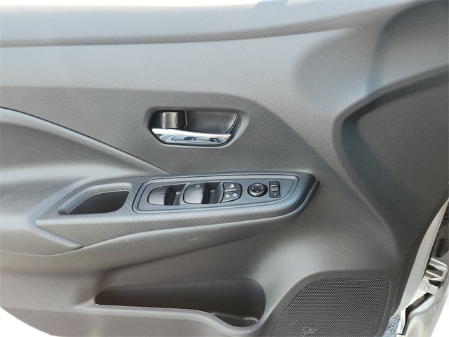 2025 Nissan Versa 1.6 SV photo 25