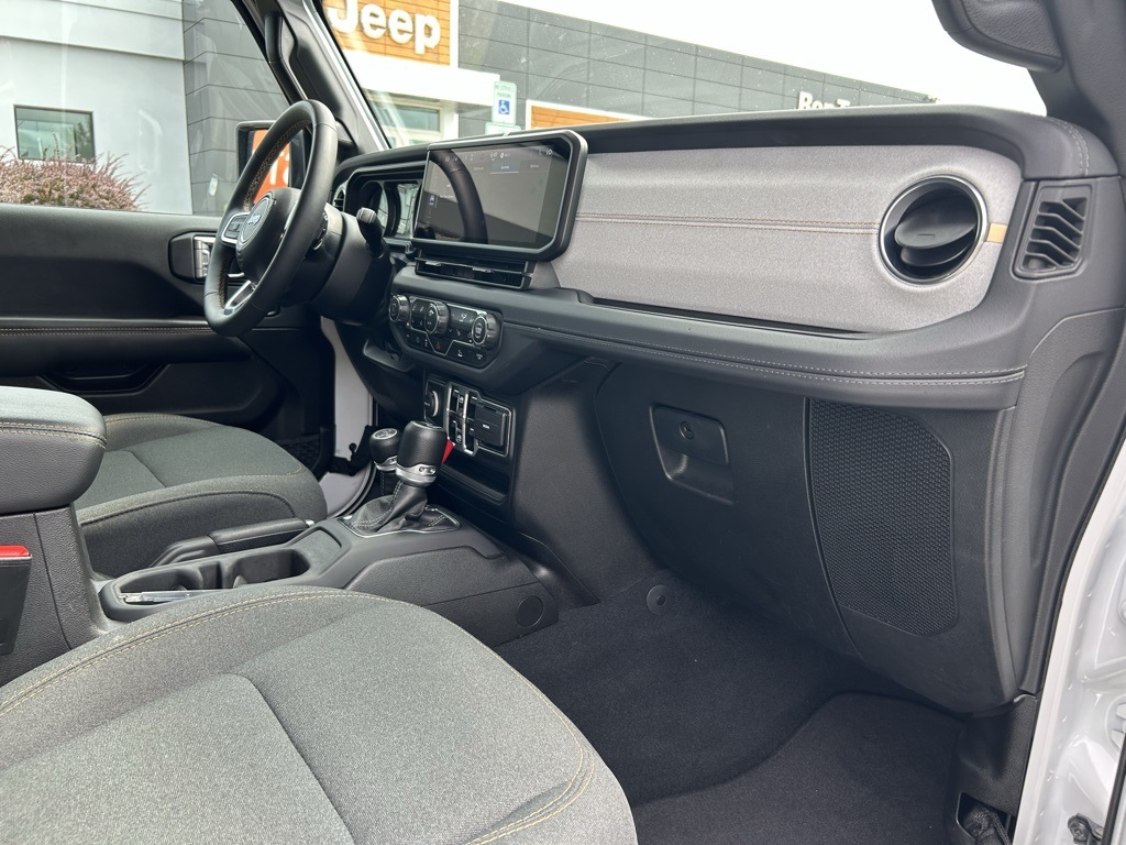 2024 Jeep Wrangler Sahara 4xe photo 26