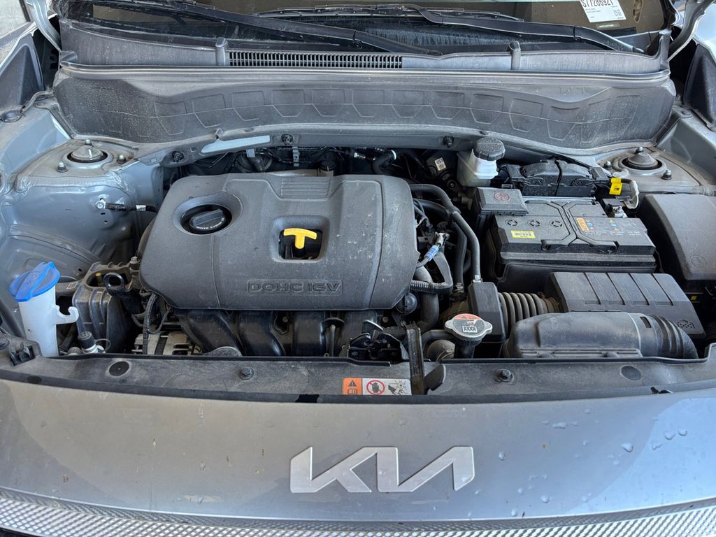 2025 Kia Seltos LX photo 23