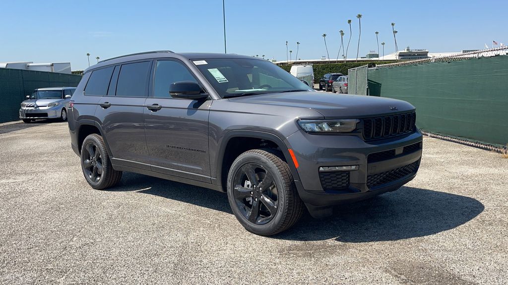 2024 Jeep Grand Cherokee Limited photo 2