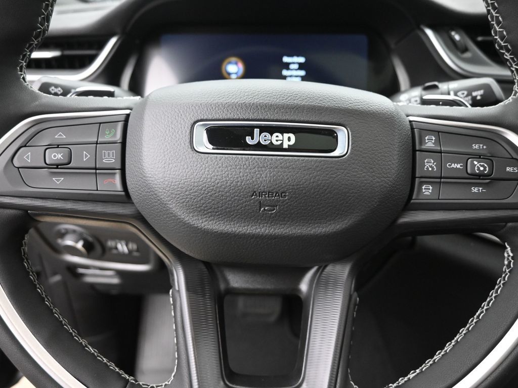 2025 Jeep Grand Cherokee Laredo X photo 14