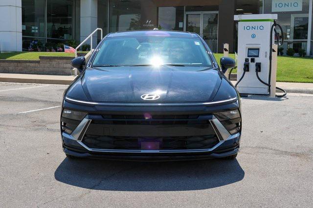 New 2025 Black Hyundai Limited image 2