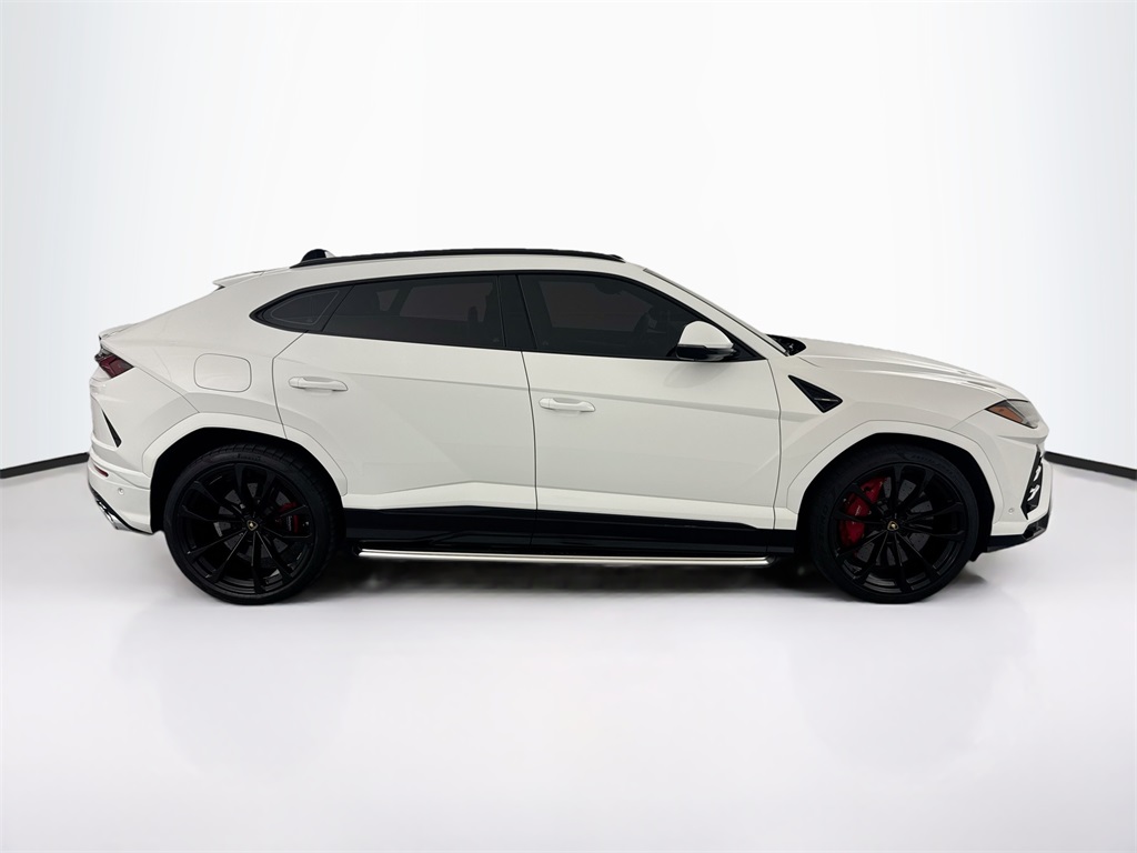2019 Lamborghini Urus photo 4
