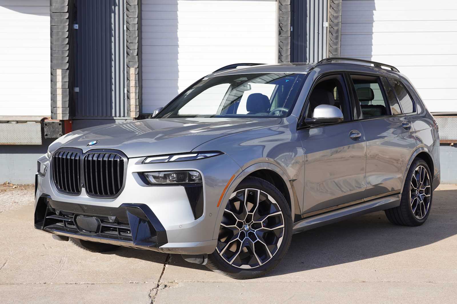 2025 BMW X7 40i's photo