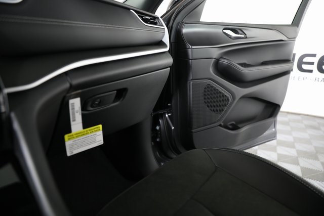 2025 Jeep Grand Cherokee Altitude X photo 12