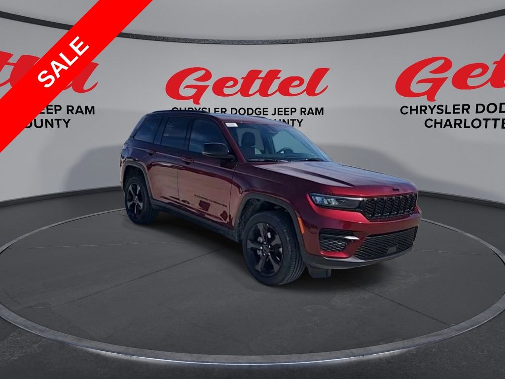 2025 Jeep Grand Cherokee Laredo Altitude photo 2