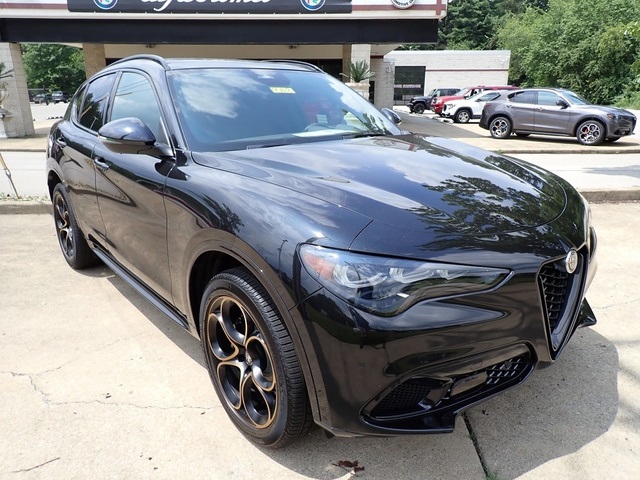 2025 Alfa Romeo Stelvio Sprint Base photo 6