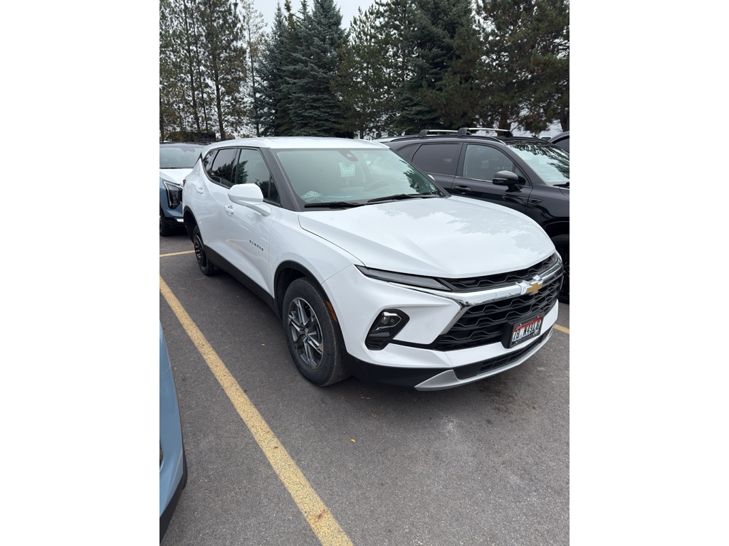 2023 Chevrolet Blazer 2LT photo 2
