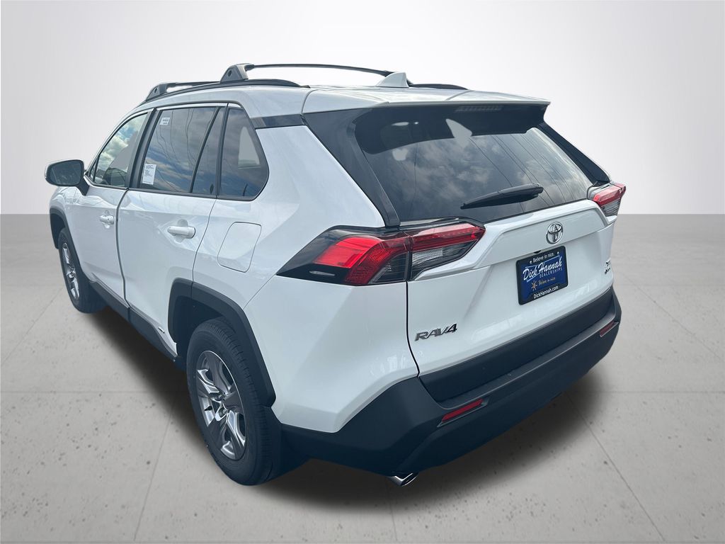 2025 Toyota RAV4 Hybrid XLE photo 9
