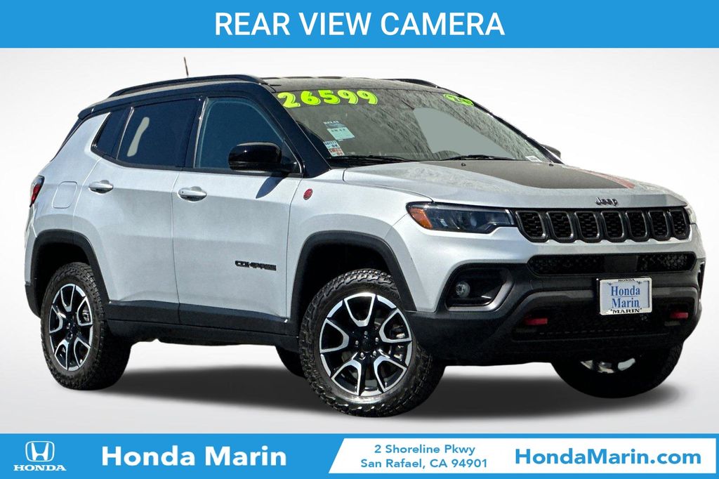 2024 Jeep Compass Trailhawk photo 2