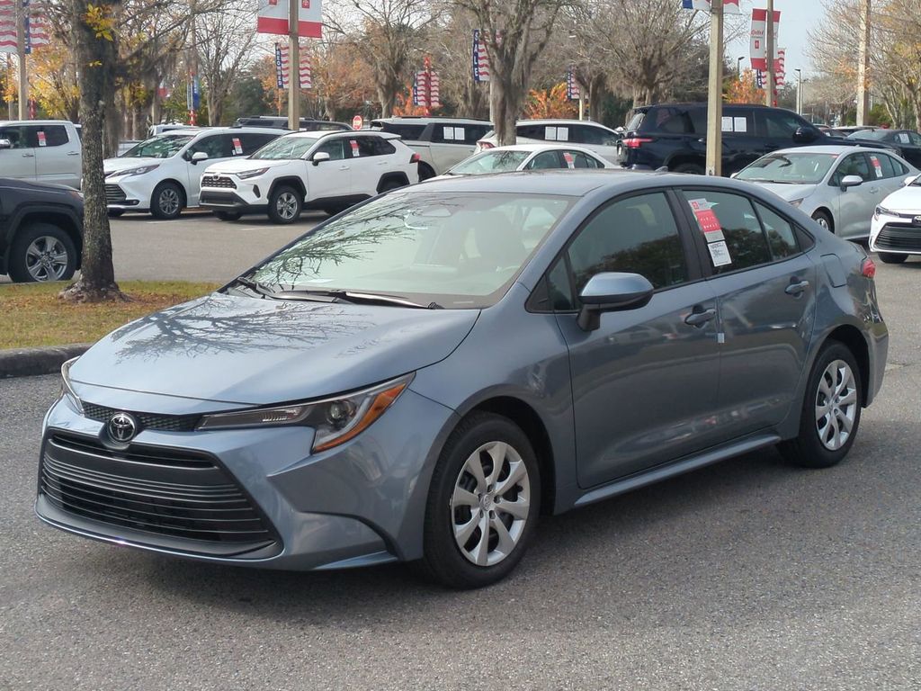 2026 Toyota Corolla LE's photo