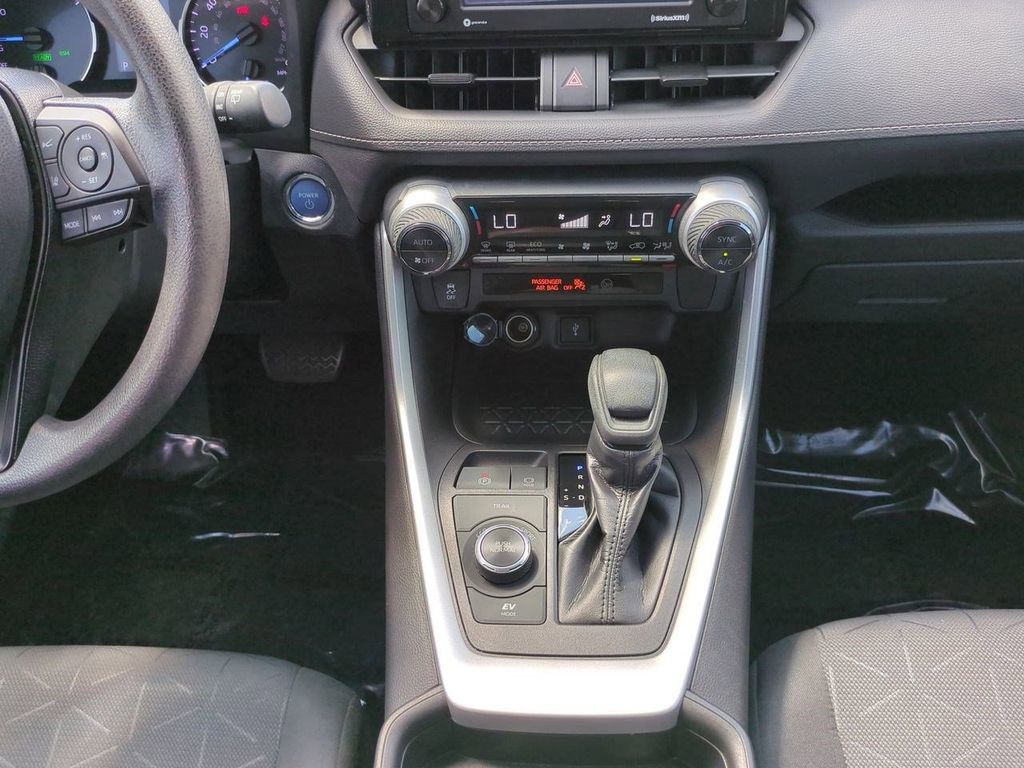 2021 Toyota RAV4 Hybrid XLE photo 26