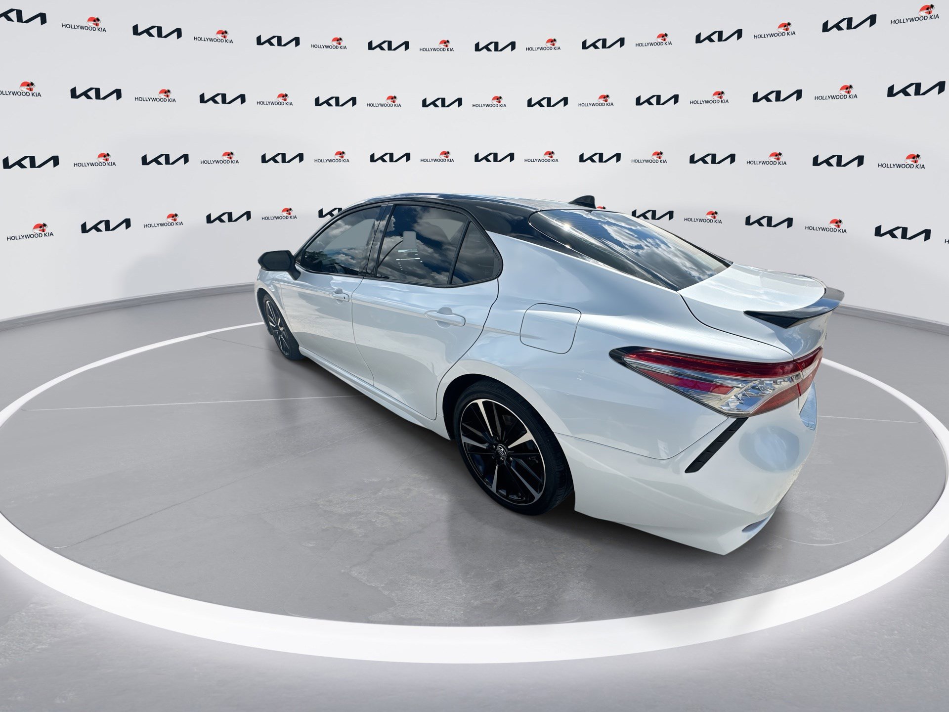 2019 Toyota Camry XSE photo 6