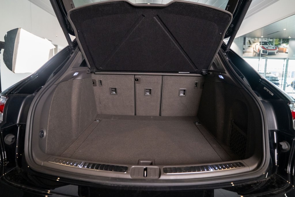 2025 Porsche Macan Base photo 36