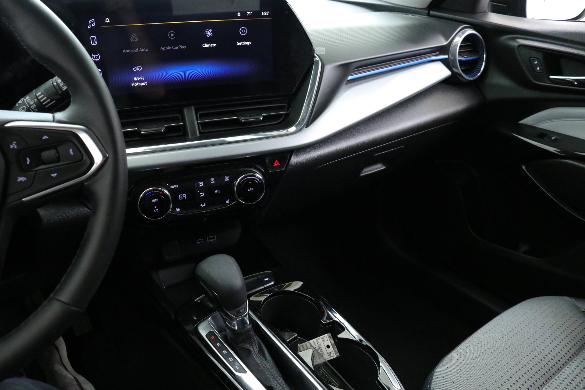 2025 Chevrolet Trax LT photo 15