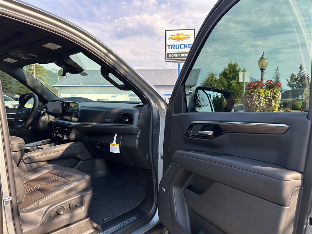 2025 Chevrolet Suburban High Country photo 11