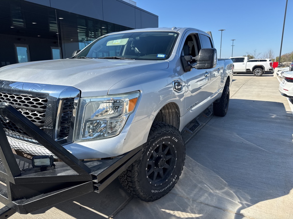 2017 Nissan Titan XD SV's photo