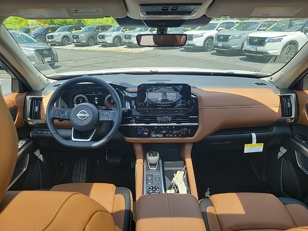 2025 Nissan Pathfinder Platinum photo 9