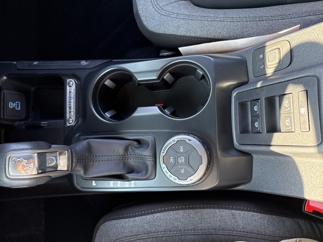 2025 Ford Bronco Base photo 34