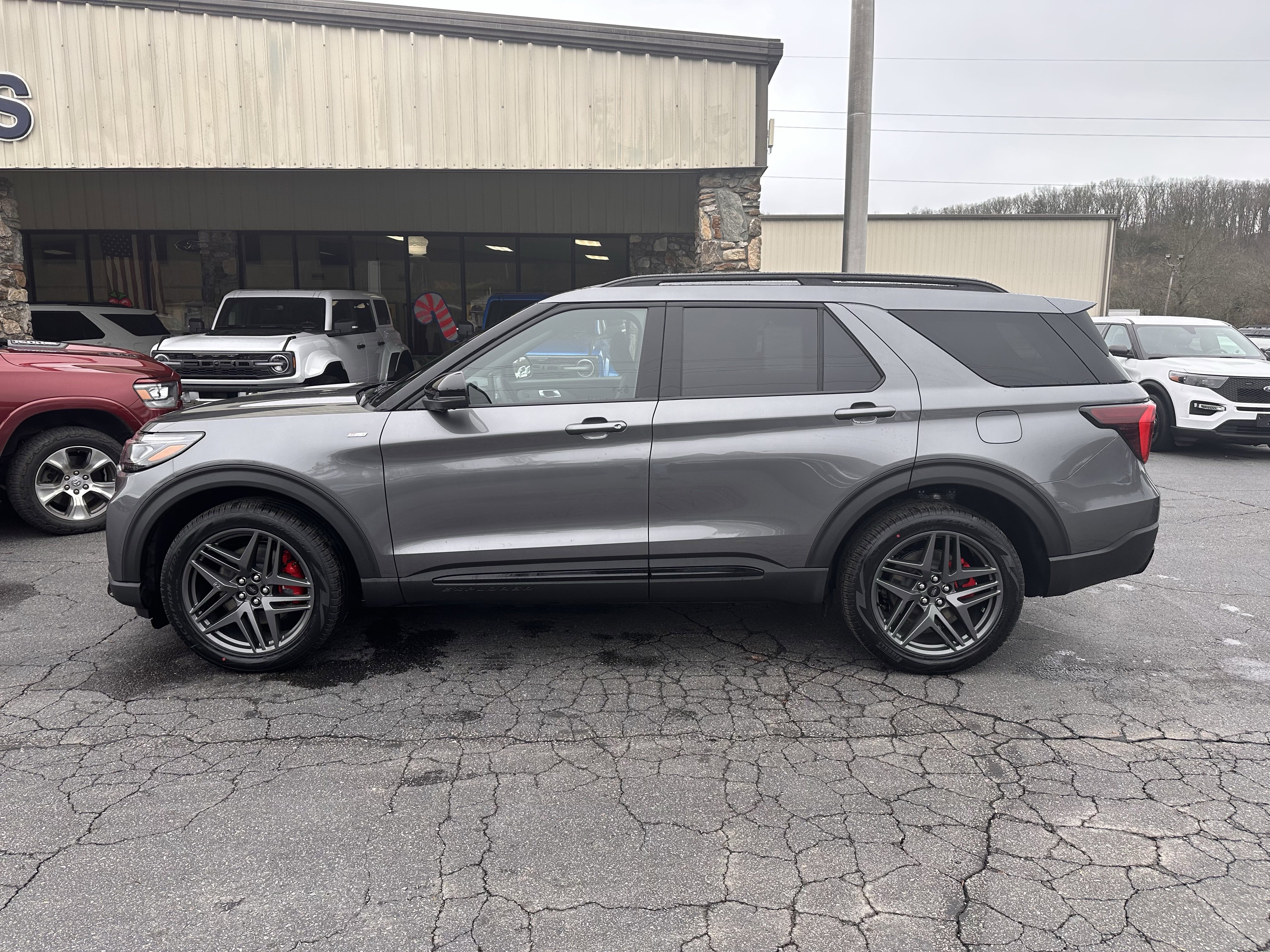 2026 Ford Explorer ST-LINE's photo