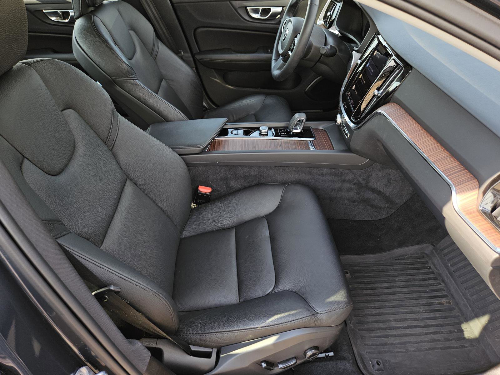 2024 Volvo S60 B5 AWD Plus photo 36