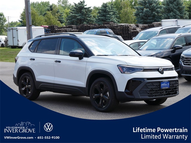 2025 Volkswagen Taos SE Black's photo