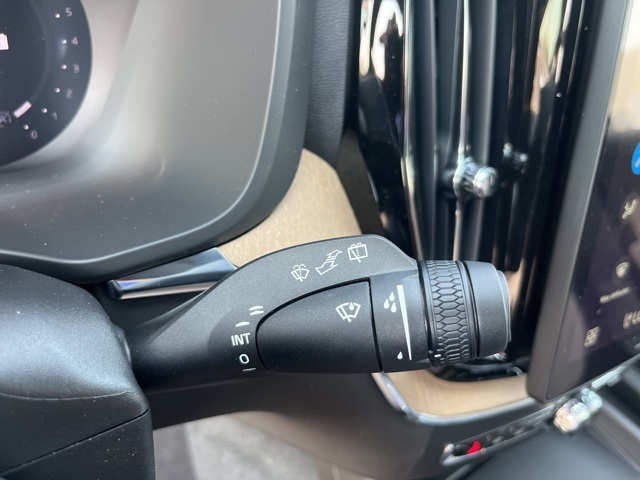 2026 Volvo XC60 B5 Plus photo 14