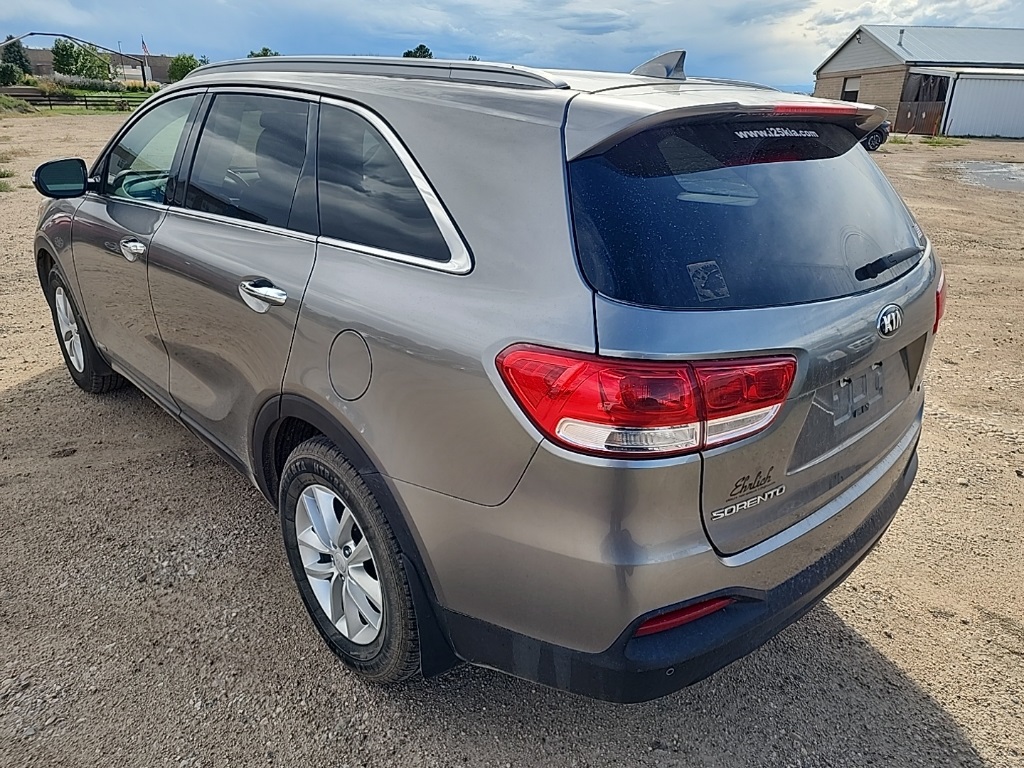 2017 Kia Sorento LX photo 3