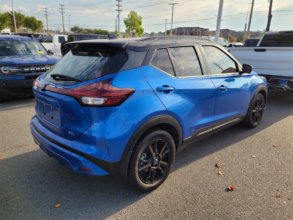 2023 Nissan Kicks SR photo 3