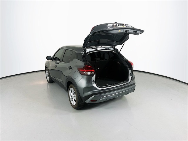 2025 Nissan Kicks Play S photo 8