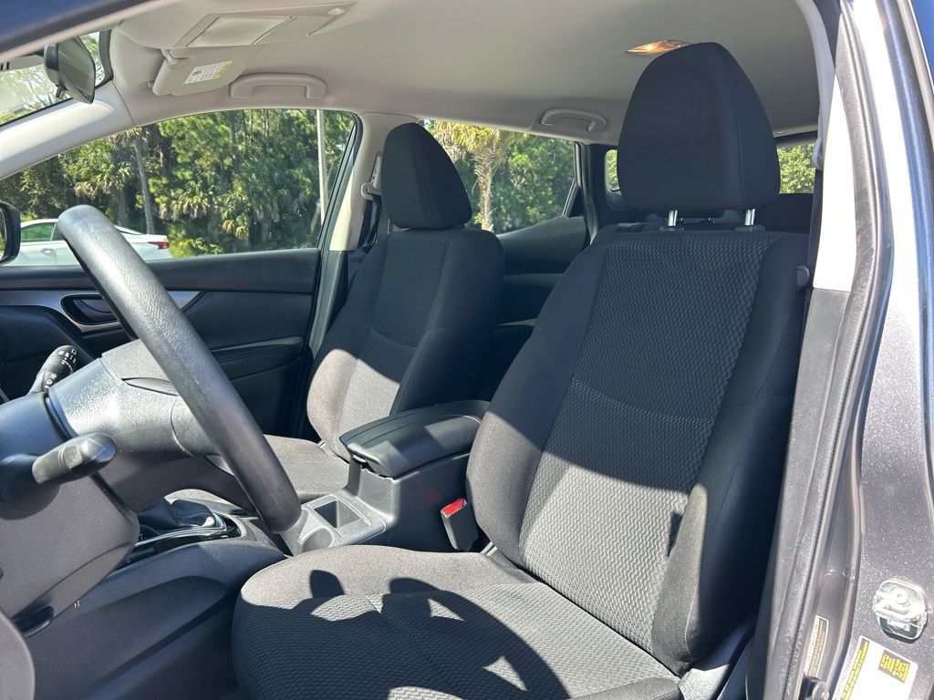 2021 Nissan Rogue Sport S photo 3