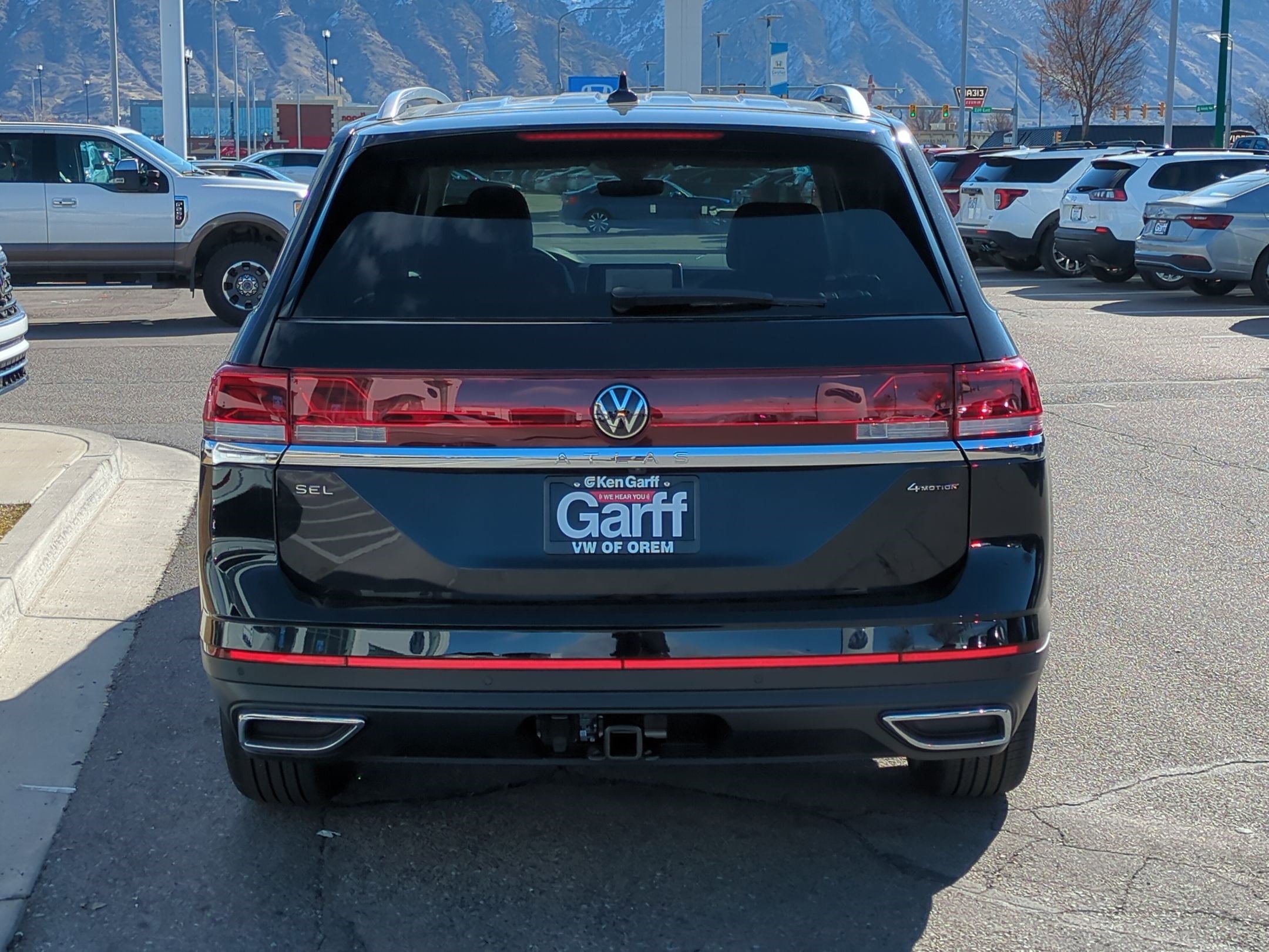 2025 Volkswagen Atlas SEL photo 4