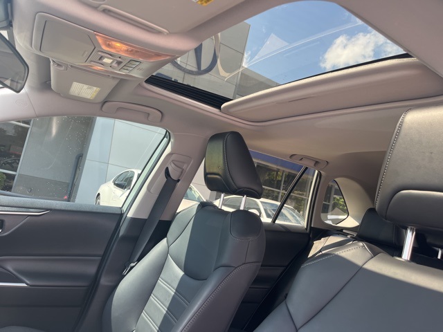 2021 Toyota RAV4 Hybrid XLE Premium photo 38