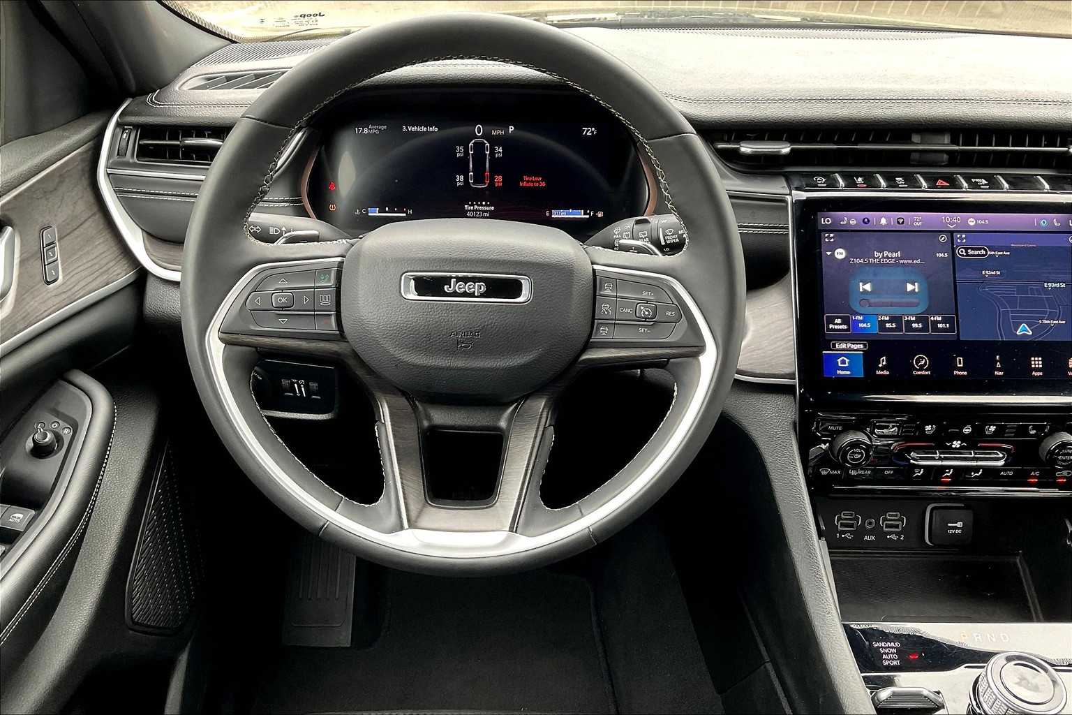 2024 Jeep Grand Cherokee Limited photo 2
