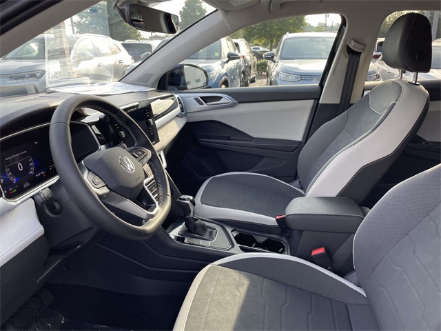 2025 Volkswagen Taos SE photo 12