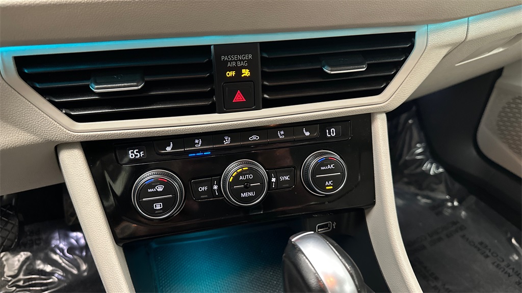 2019 Volkswagen Jetta SEL Premium photo 22