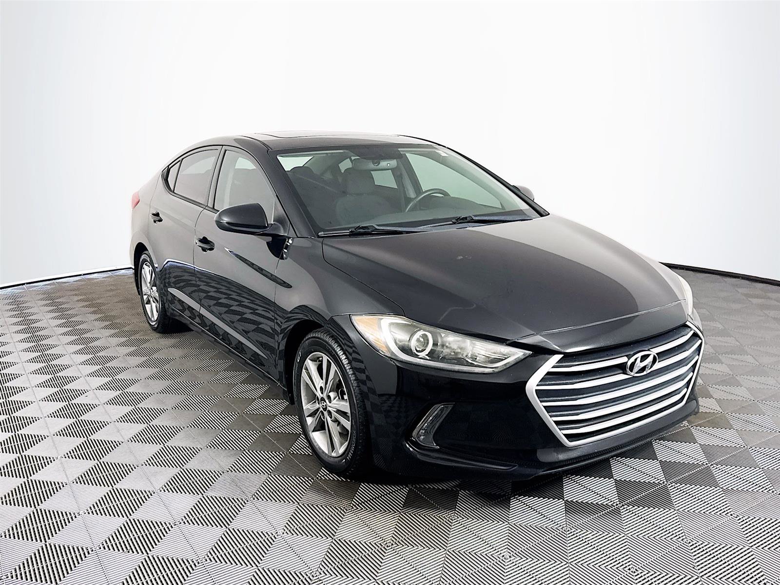 2017 Hyundai Elantra Value Edition photo 3