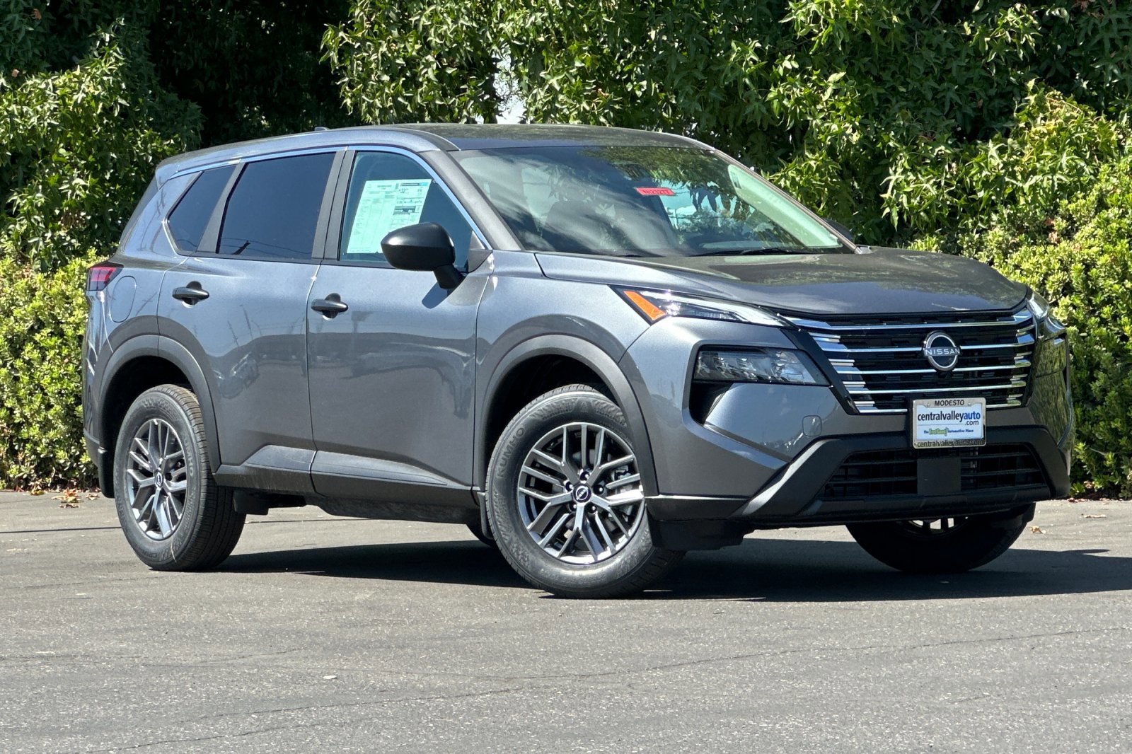 2026 Nissan Rogue S photo 2