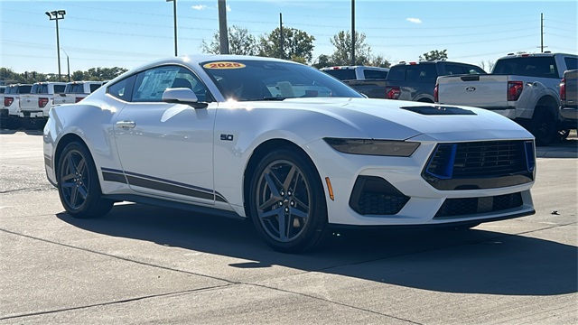 2025 Ford Mustang GT Premium's photo
