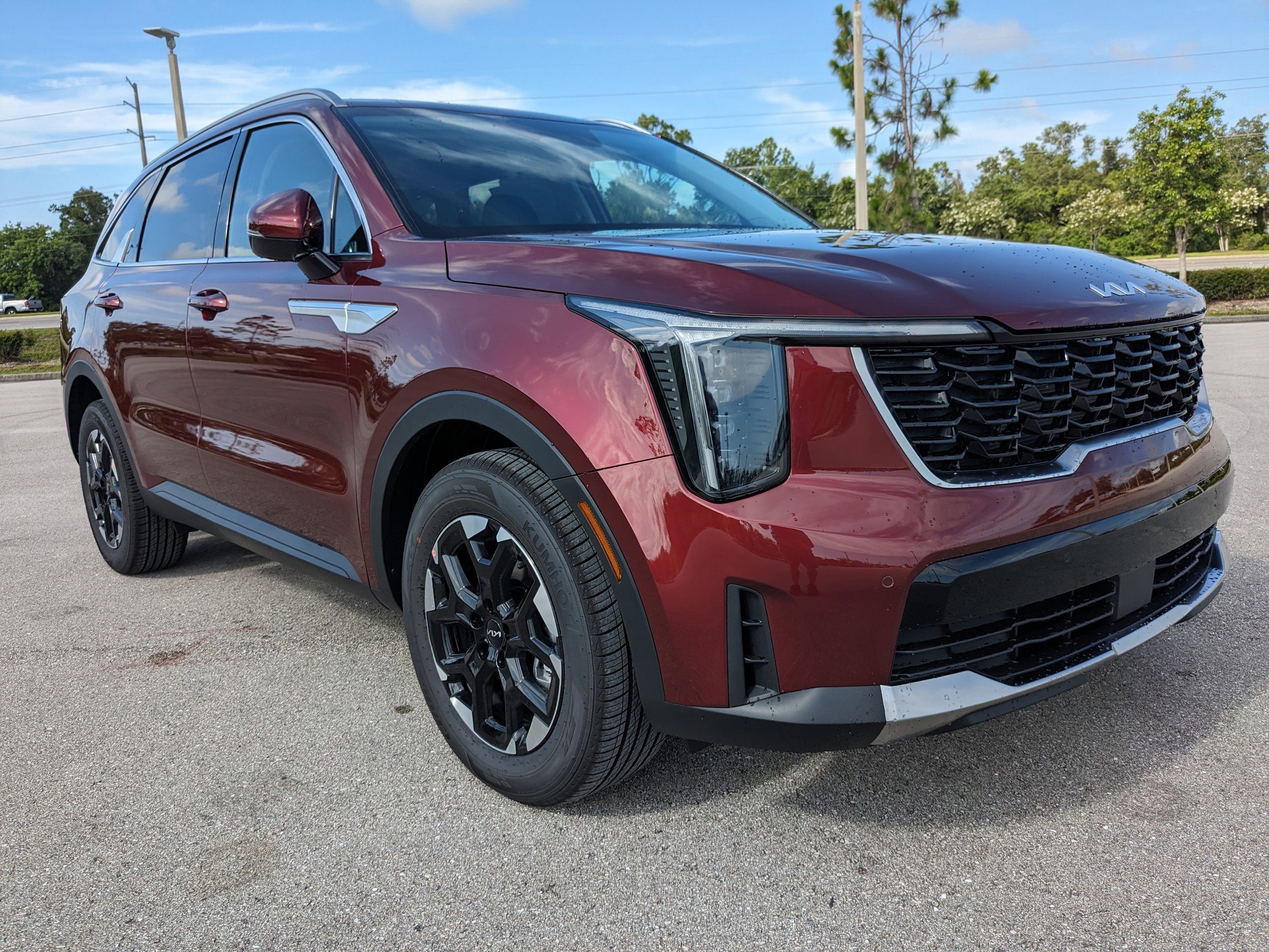2025 Kia Sorento S photo 2