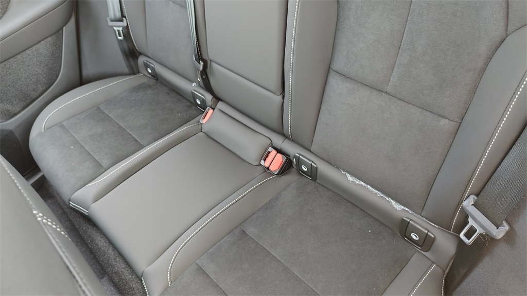 2026 Volvo XC40 photo 28