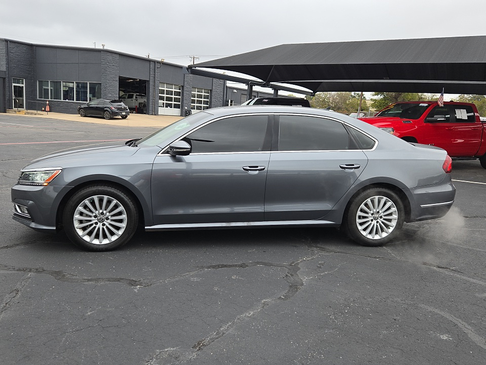 2017 Volkswagen Passat SE photo 2