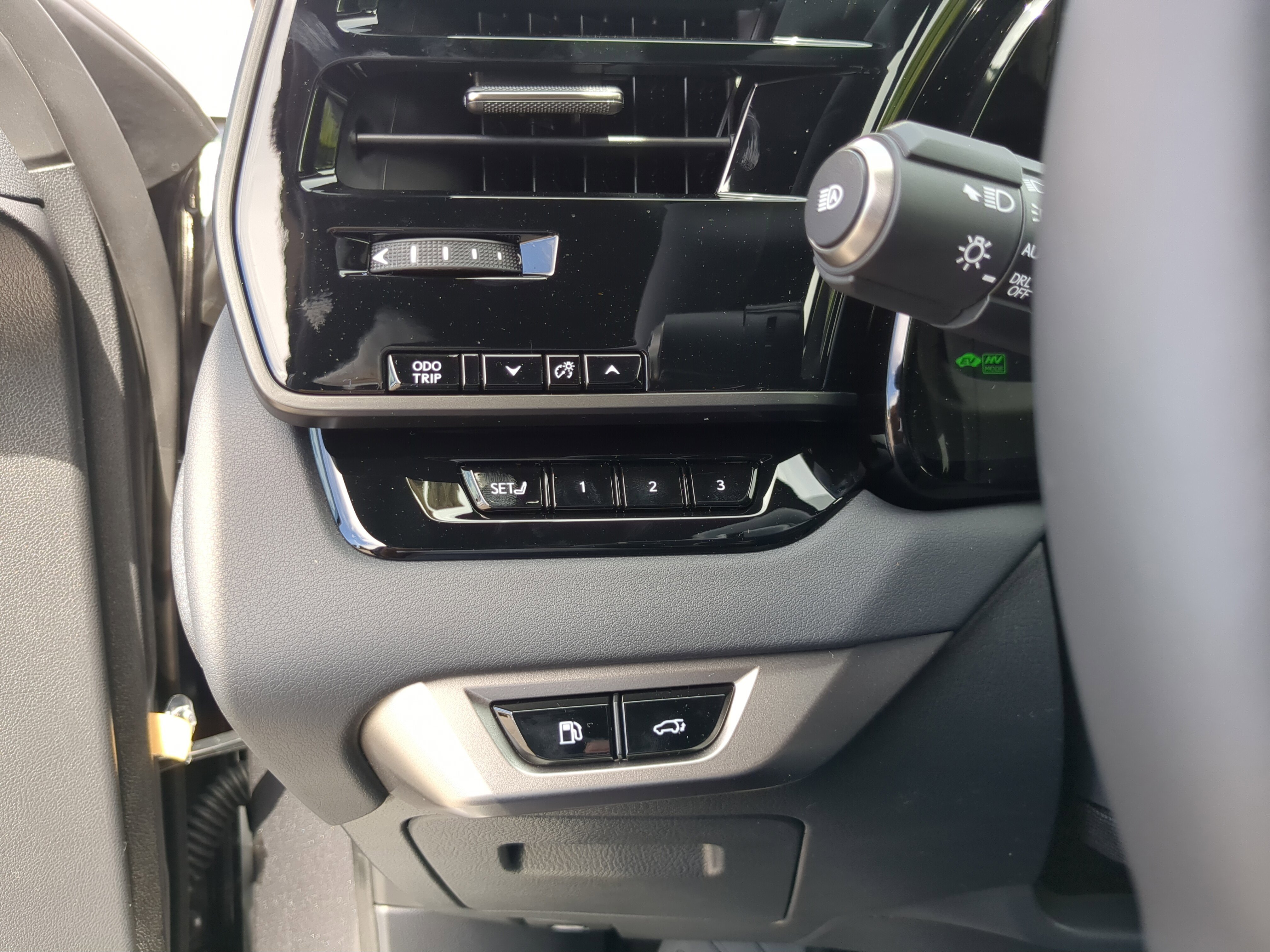 2025 Lexus RX 450h+ Luxury AWD photo 7
