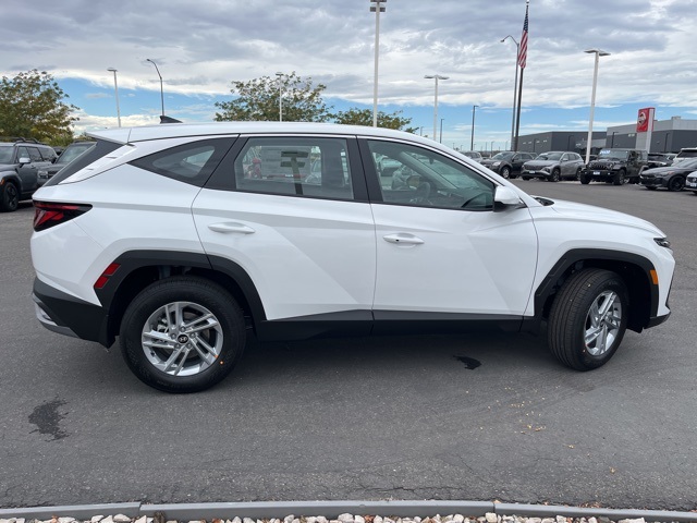 2026 Hyundai Tucson SE photo 6