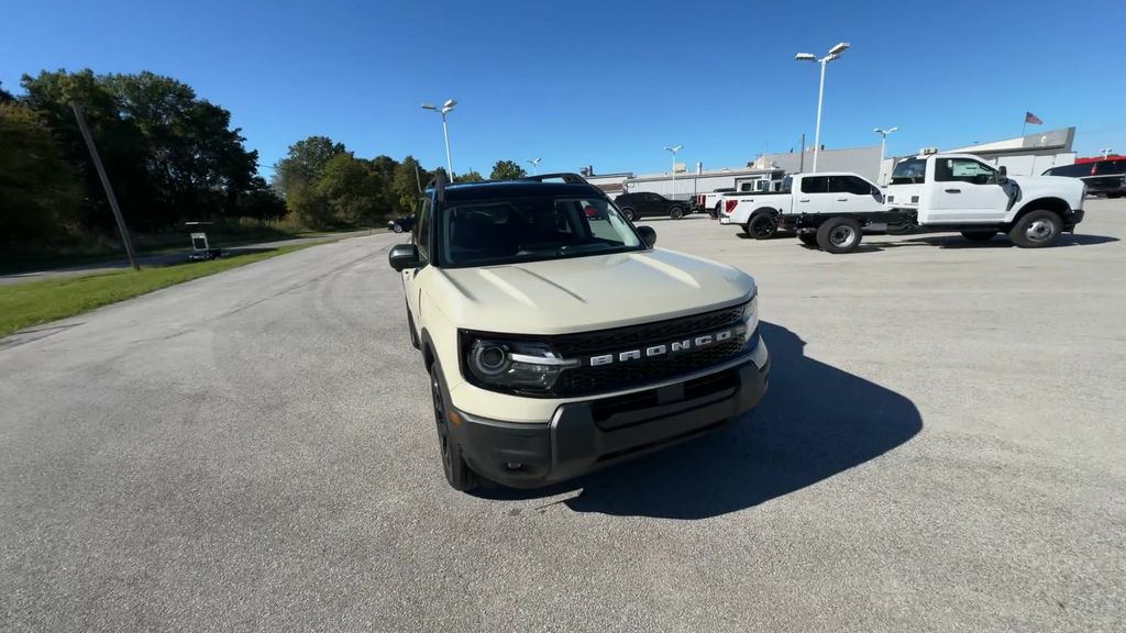 2025 Ford Bronco Sport Outer Banks photo 3