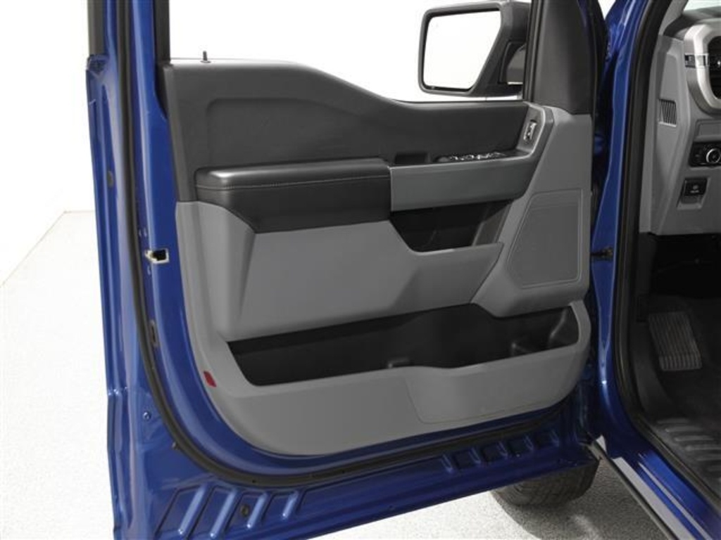 2023 Ford F-150 XLT photo 4