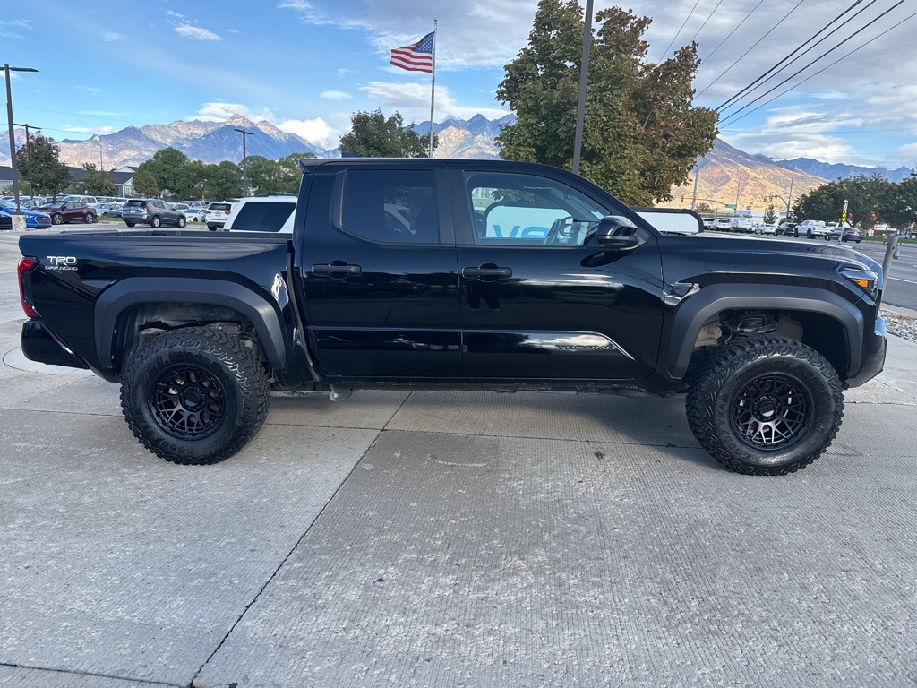 2024 Toyota Tacoma TRD Off-Road photo 3
