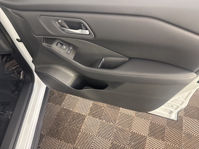 2026 Nissan Rogue SV photo 17