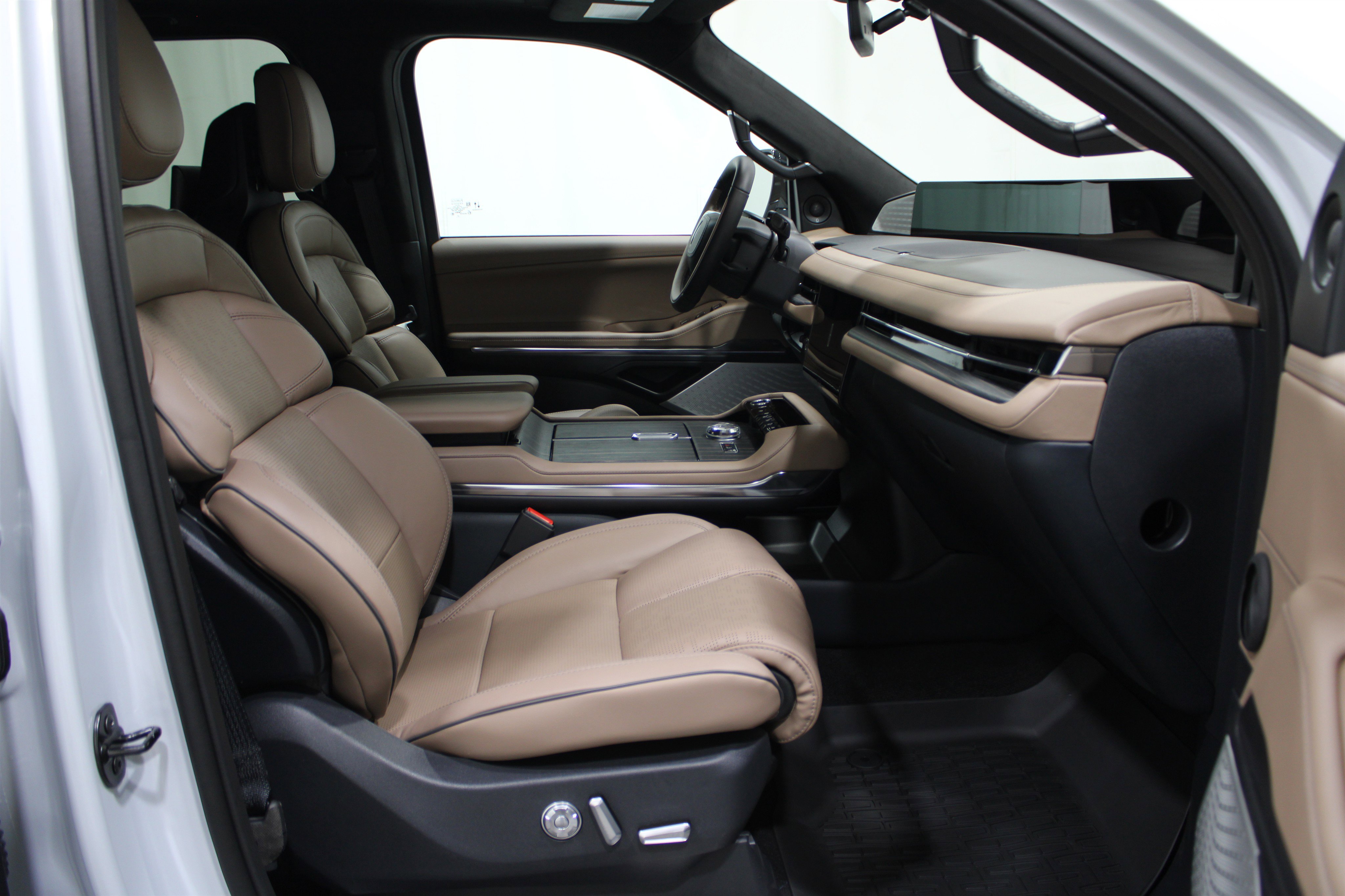 2025 Lincoln Navigator Black Label photo 13