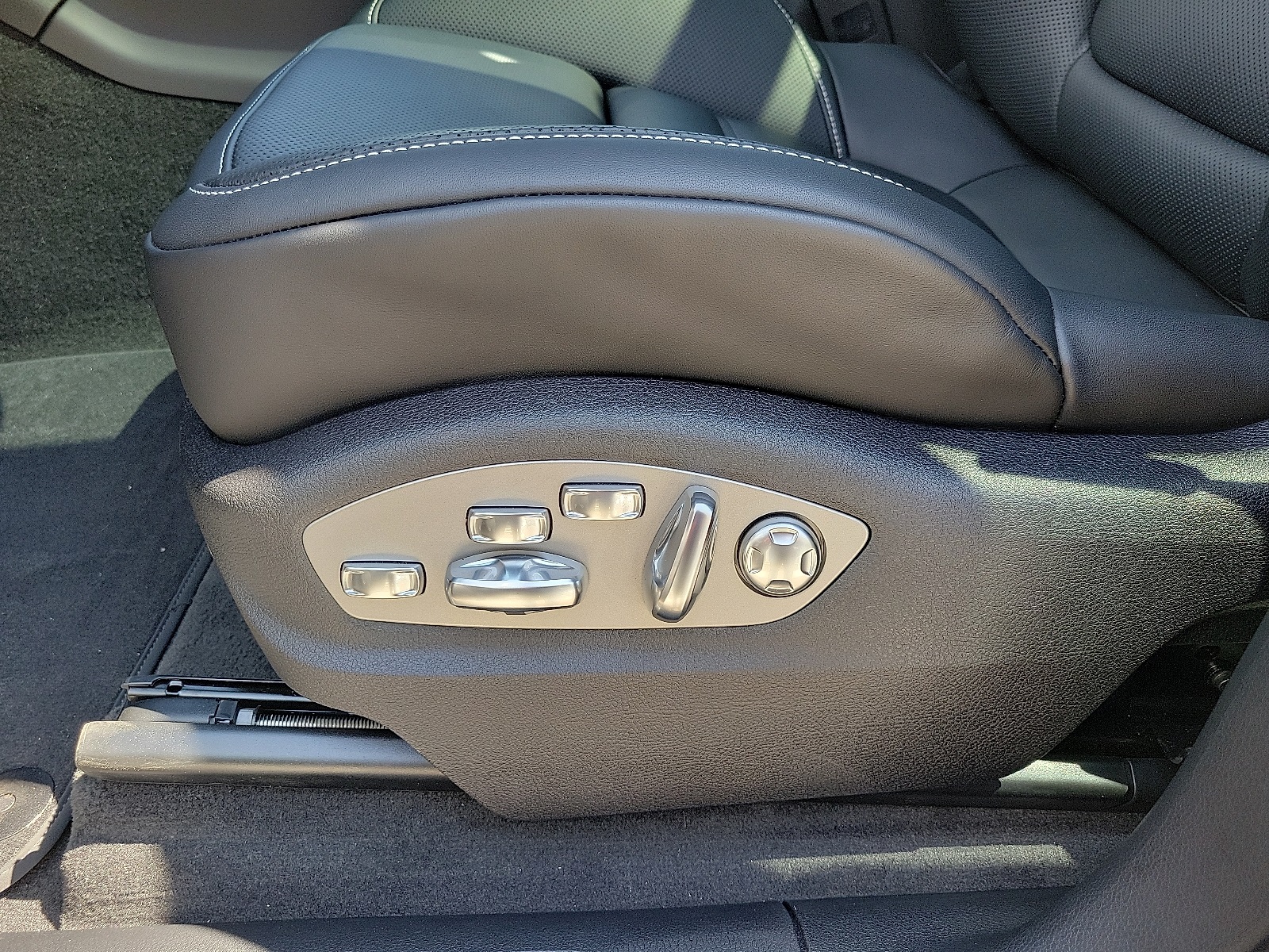 2026 Porsche Macan GTS photo 23
